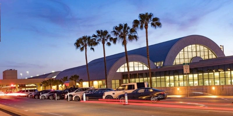 Delta Airlines SNA Terminal – John Wayne Airport